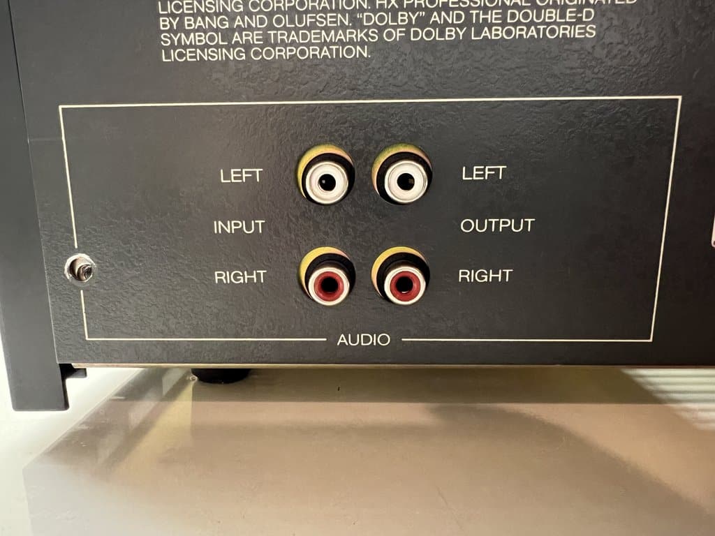 Kelanauhurin RCA-liittimet